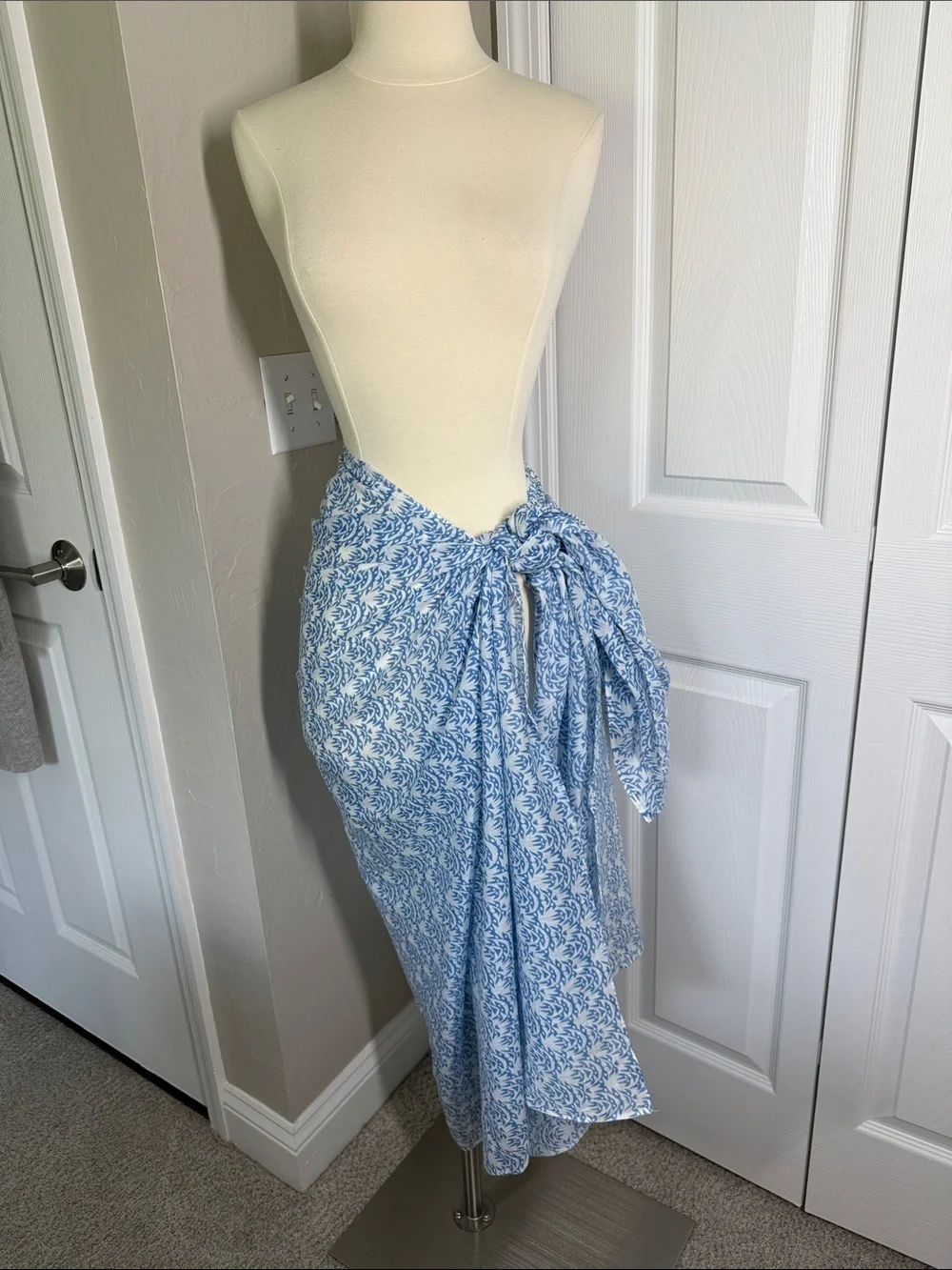 Lara Ethnics blue and white printed cotton scarf made in India
